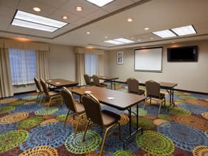 Holiday Inn Express & Suites Aberdeen, Aberdeen