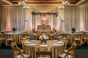Hudson's Bar & Grill at Heathman Lodge