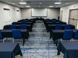Holiday Inn Express & Suites Urbandale Des Moines
