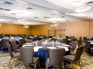 Holiday Inn Hotel & Suites Phoenix Airport North