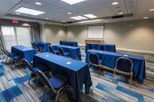 Holiday Inn Express & Suites Wilmington-University Ctr