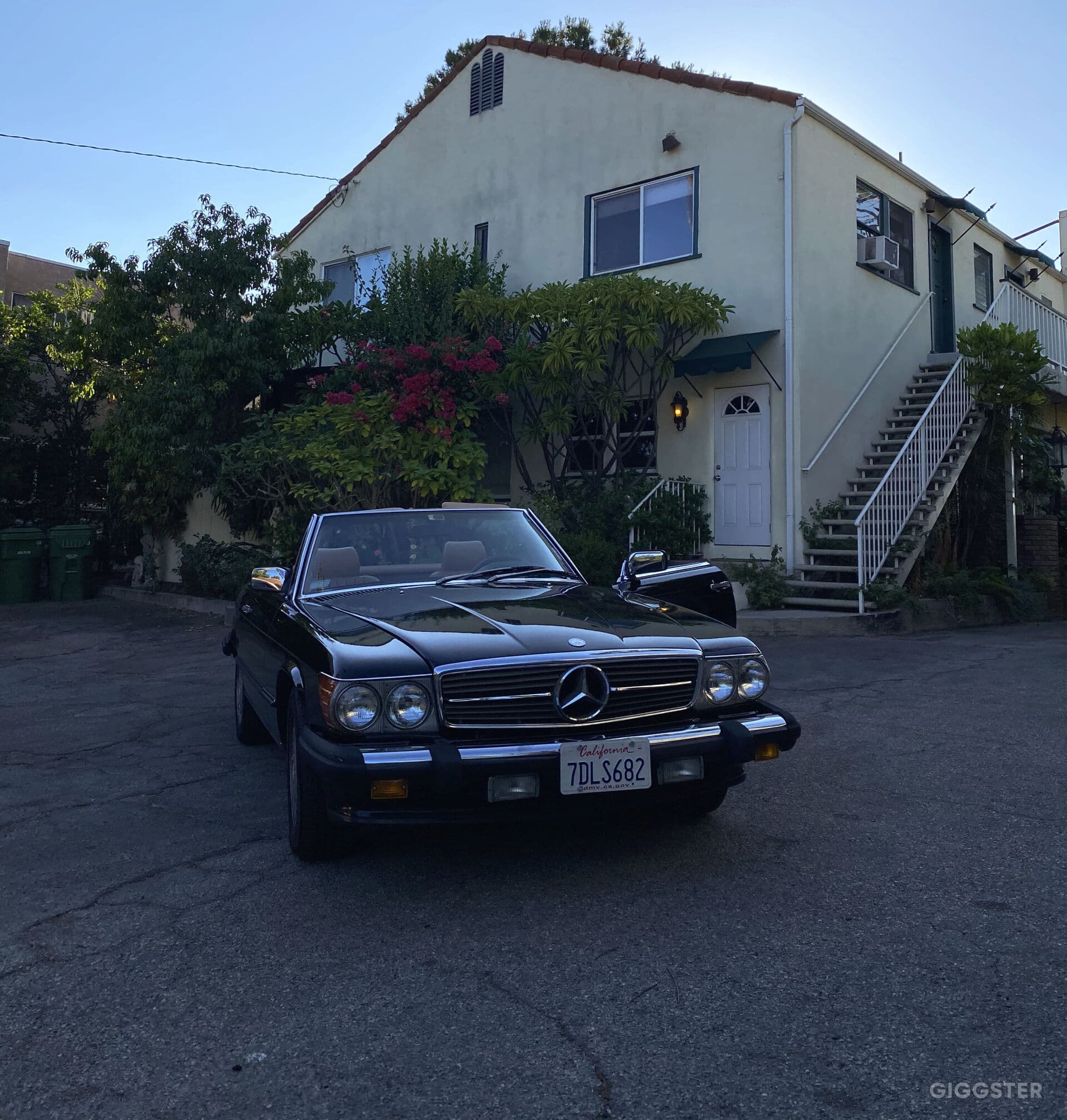 Vintage Black Mercedes 1989 560SL
