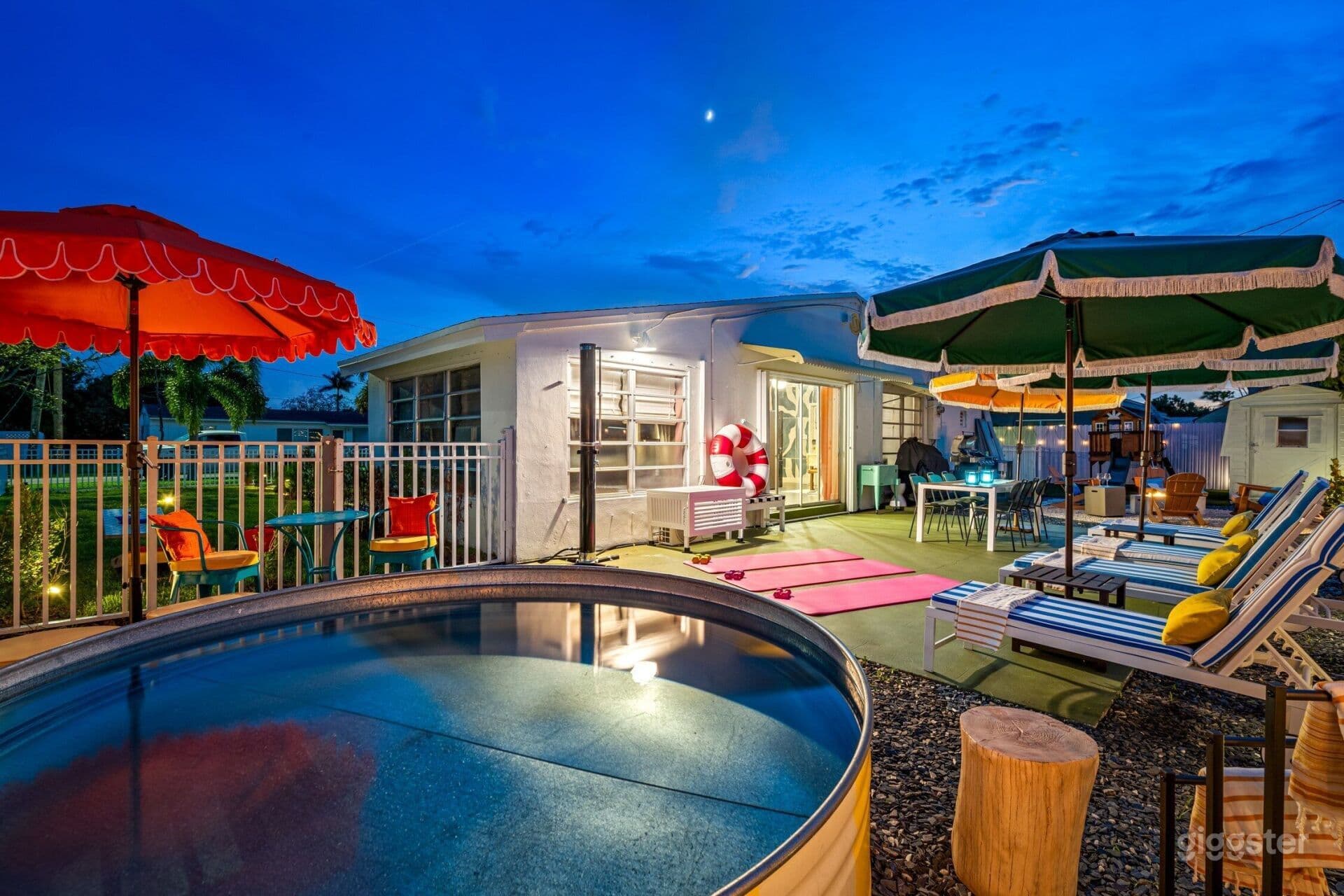 Colorful Backyard w/ Plunge Pool, Murals & Putting Green, Hallandale Beach