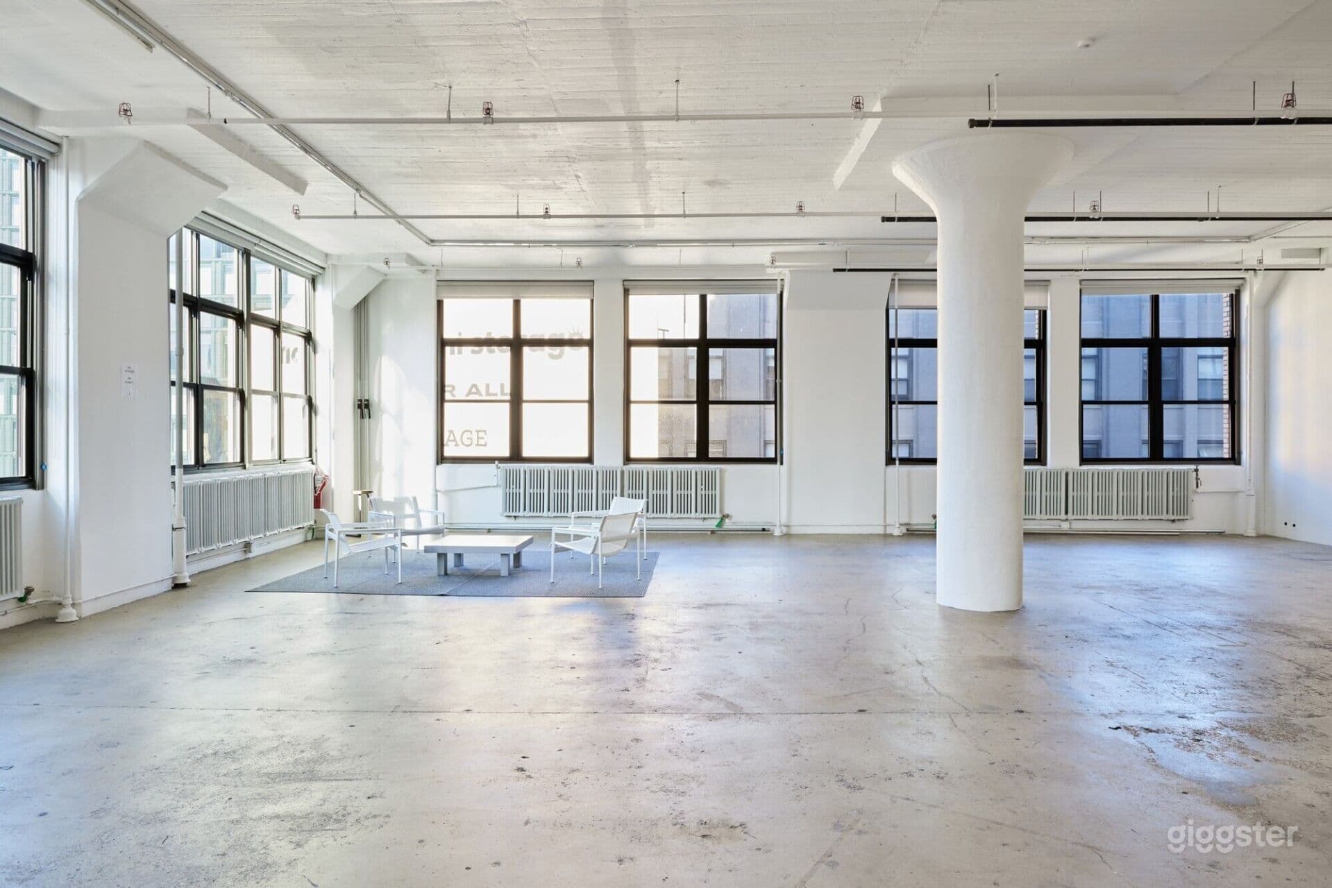 7500 sqft West Soho Bright Elegant Studios