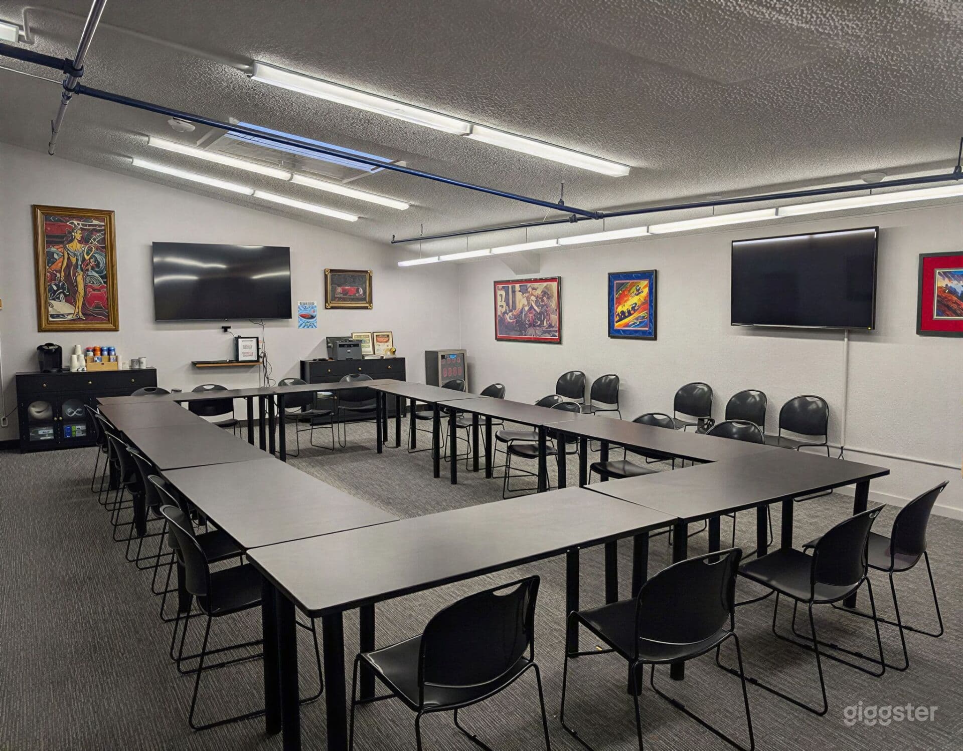 Spacious Institutional Classroom & Workshop