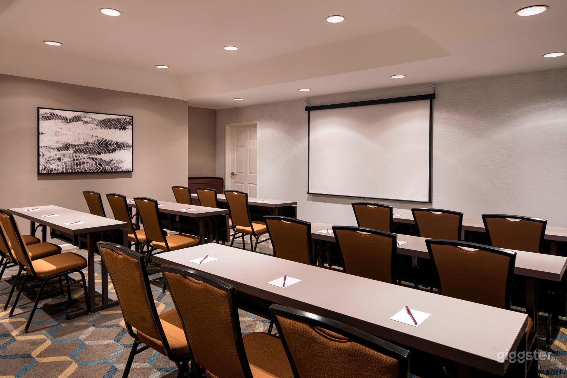 Comfortable Meeting Room for 20 People