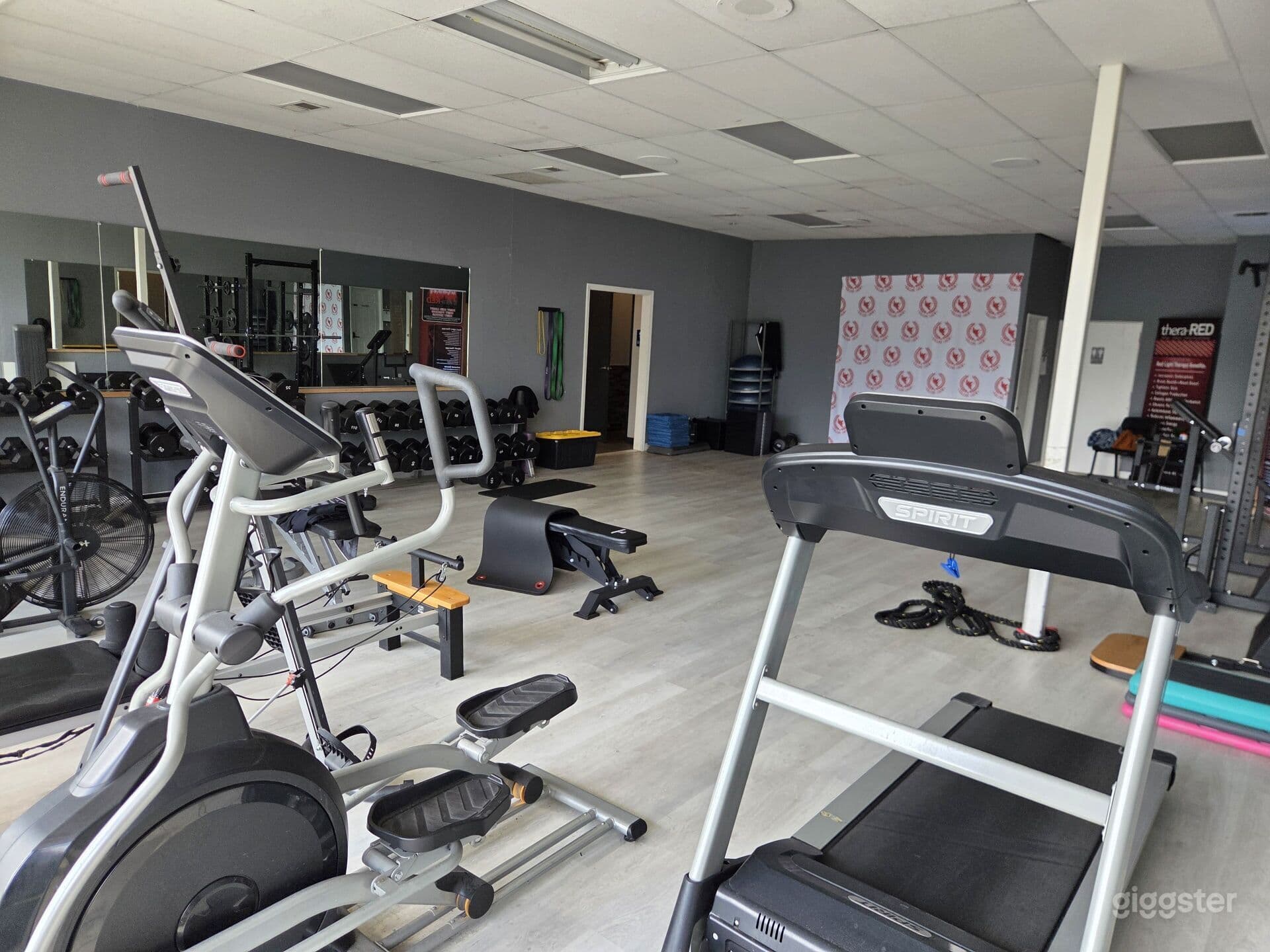 Fitness & Dance, Makeup & Massage Studio