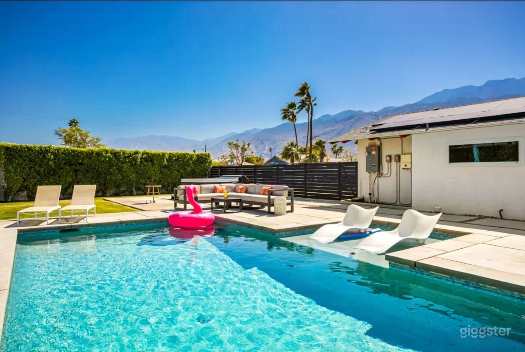 Open-Concept Contemporary Outdoor Pool