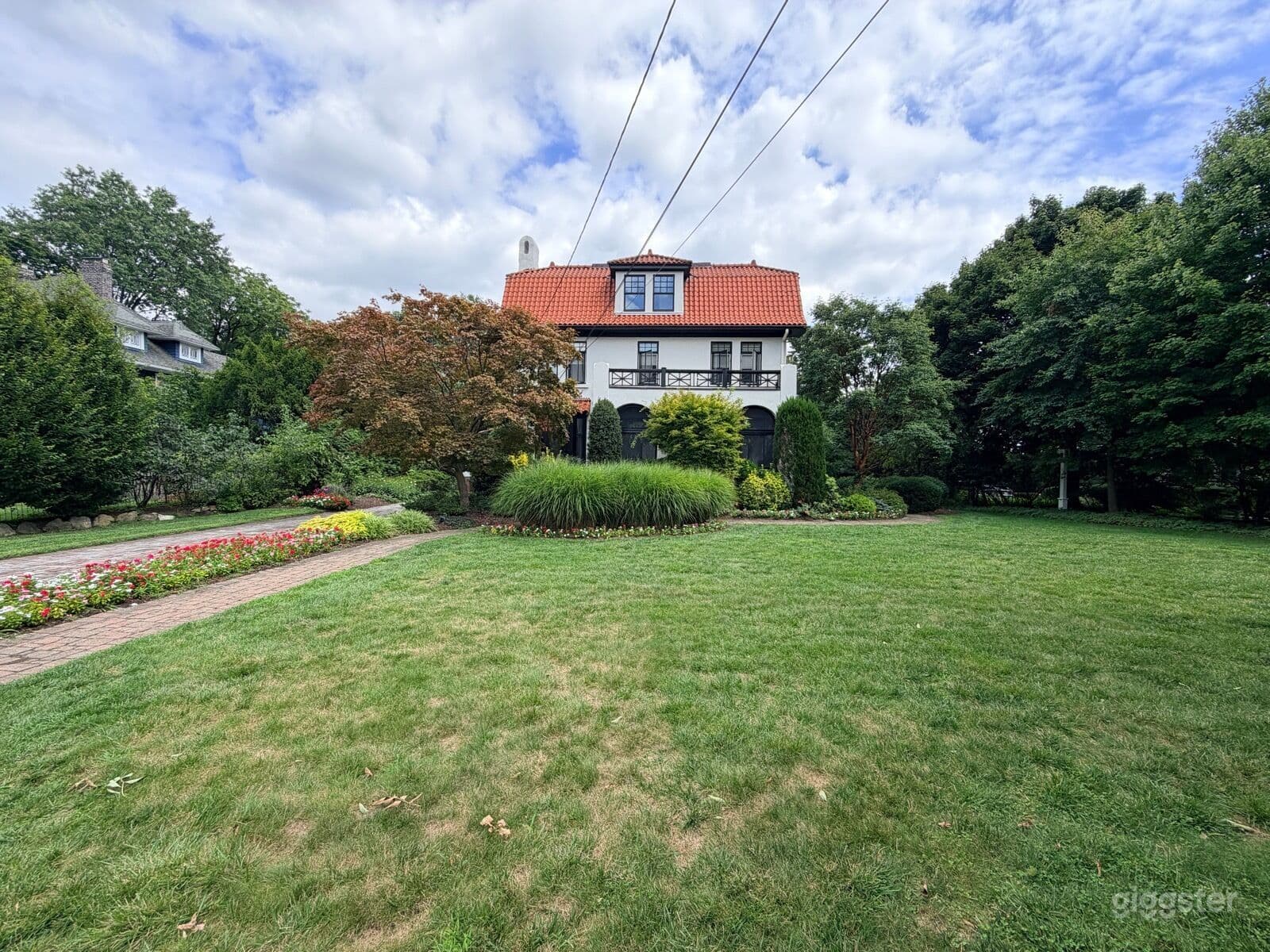 Large stylish home with multiple bedrooms and large bathroom, Montclair
