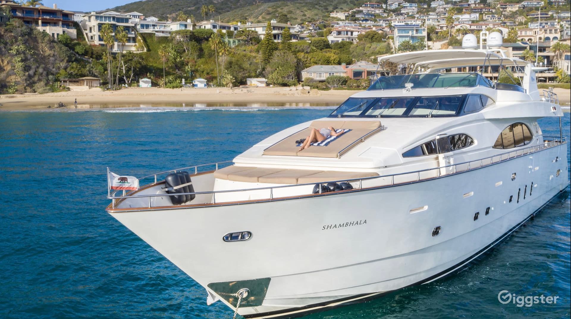 100 Ft Luxury Azimut Yacht