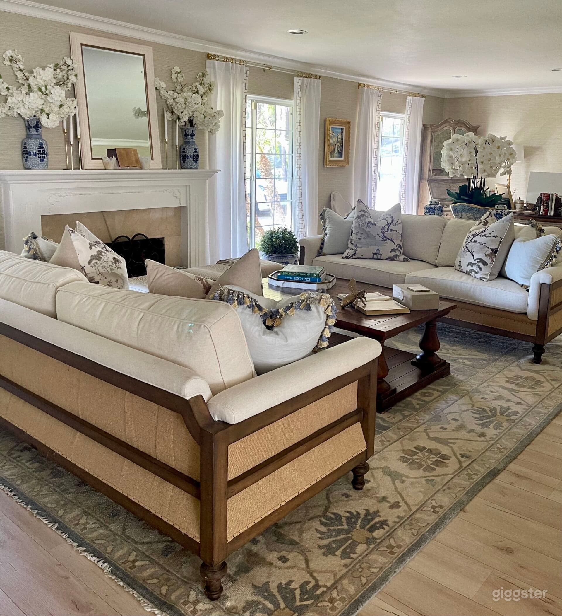 A Tropical Oasis Hidden in the Knollwood Estates