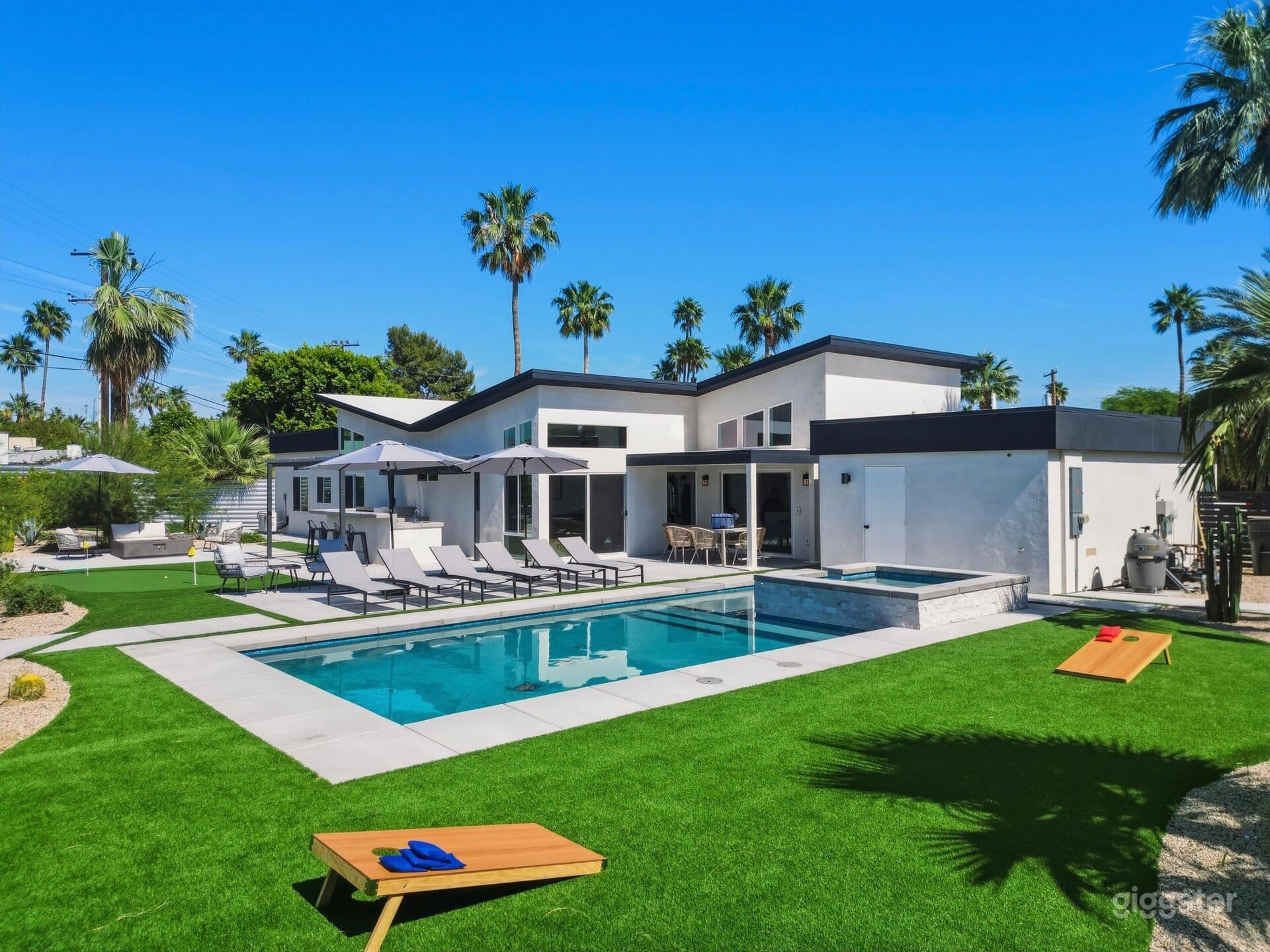 Luxury Modern Resort with Pool, Spa & 3 Private Living Space