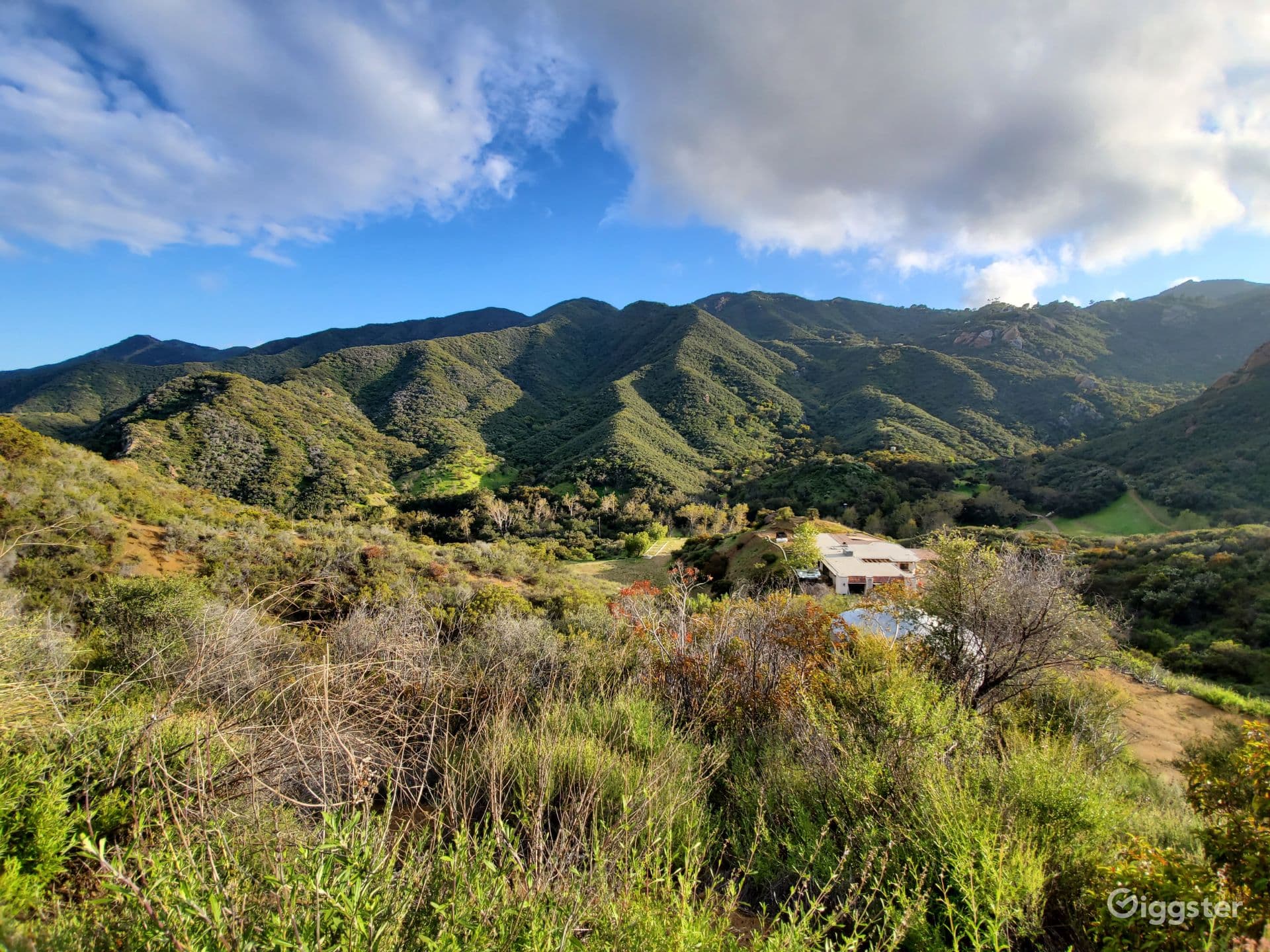 Quail View Ranch: Green Mountains, Trails, Oak Trees, Quiet