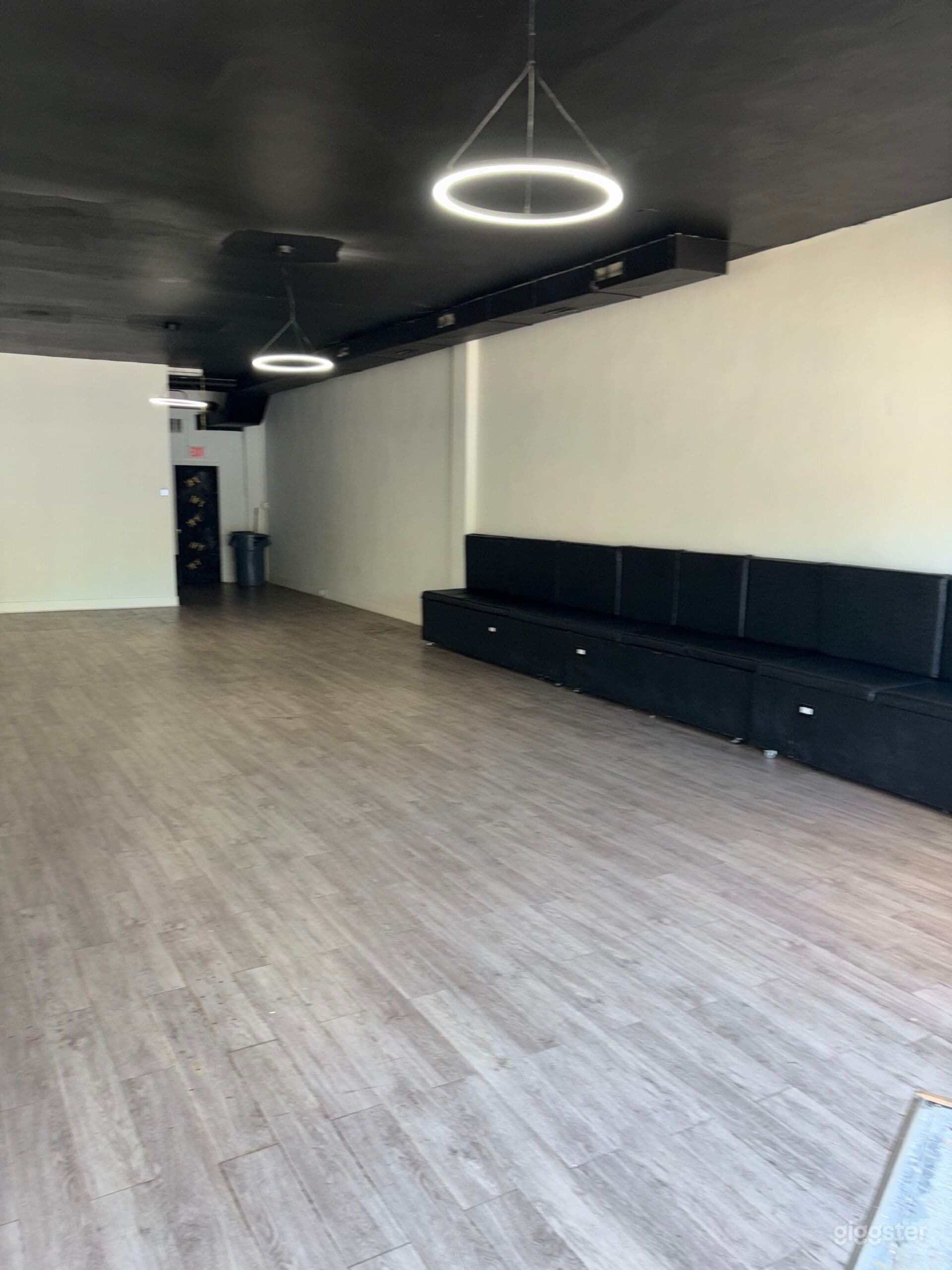 Space for the creative individual for a unique experience !