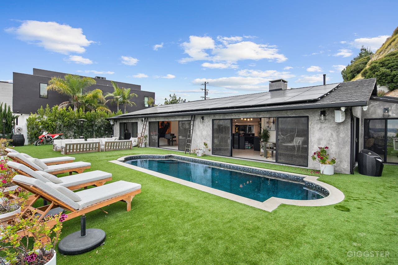 Exquisite LA View Home w/ Pool & Jacuzzi , Los Angeles
