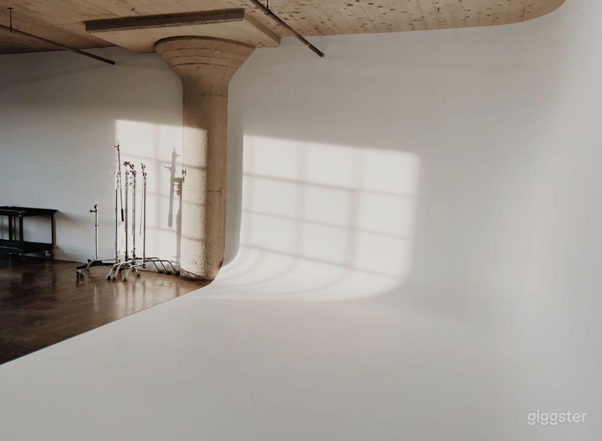 Bright, Cyc Wall Studio with Equipment and AC DTLA 03