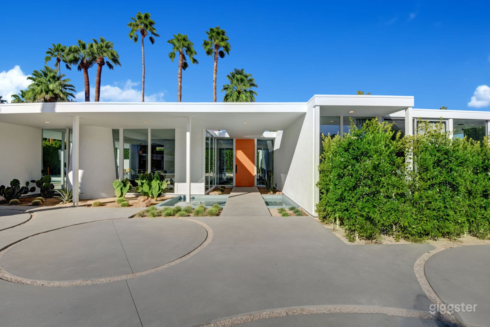 Historic William Cody MCM home in Indian Wells