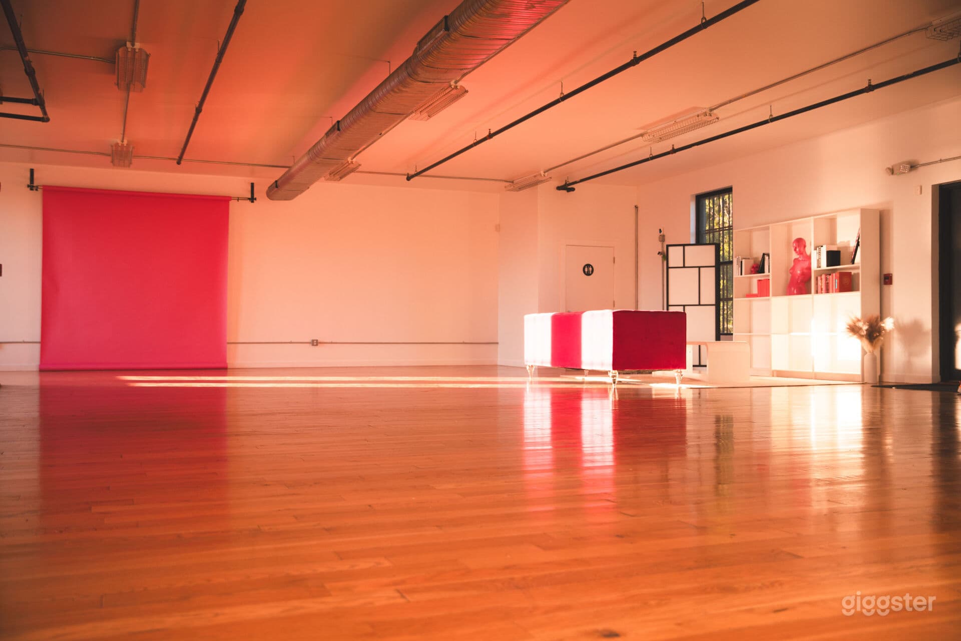 Fully Equipped NYC-style Loft Photo Studio in Baltimore, Baltimore