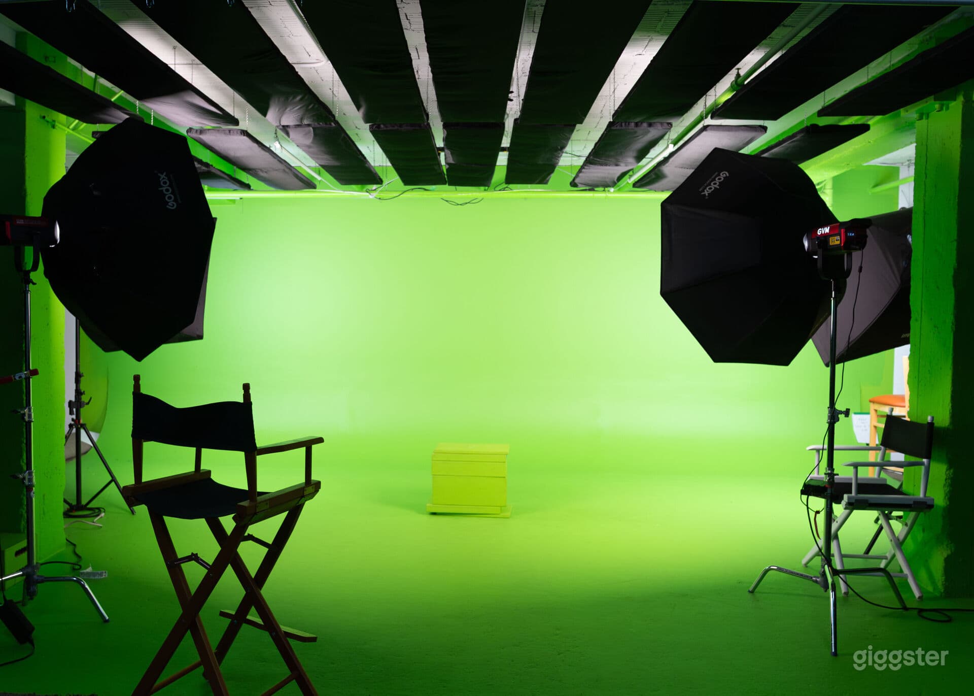 25ft Green Screen Cyc Wall - Great For Music Video
