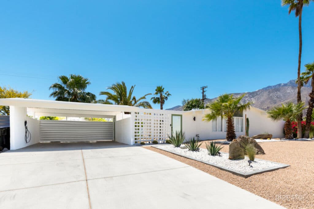 Chic Mid-Century Oasis